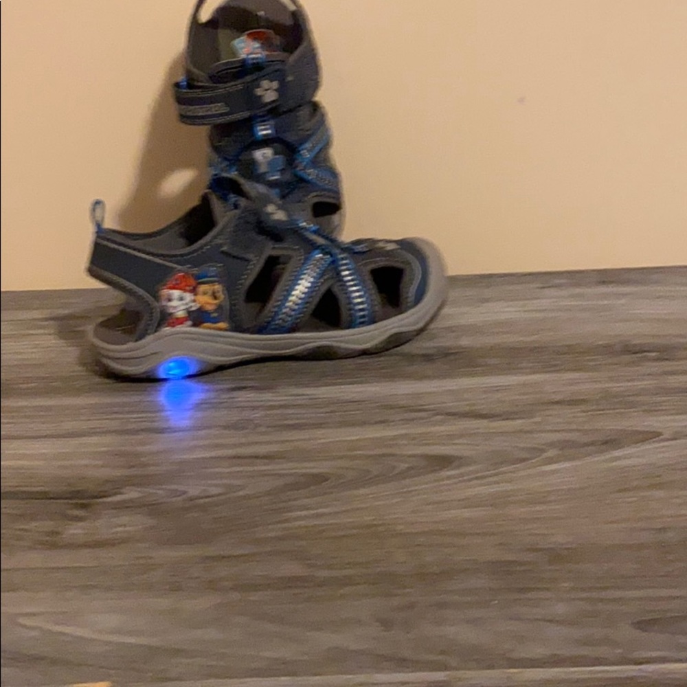 Shoes - Picture 6 of 6